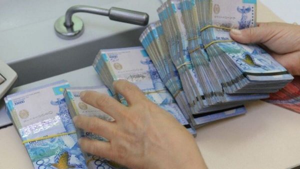 Три банка в Казахстане потеряли 46 млрд тенге