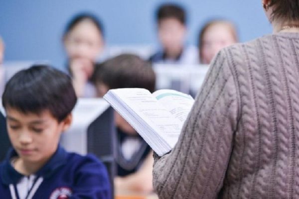 Учителям в Казахстане с 1 января повысят зарплату: назван размер прибавки