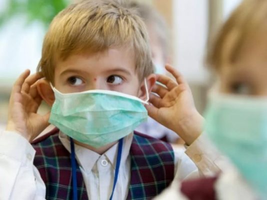 Казахстанские школьники начали массово болеть коронавирусом