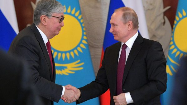 Путин и Токаев обсудили производство вакцины «Спутник V» в Казахстане