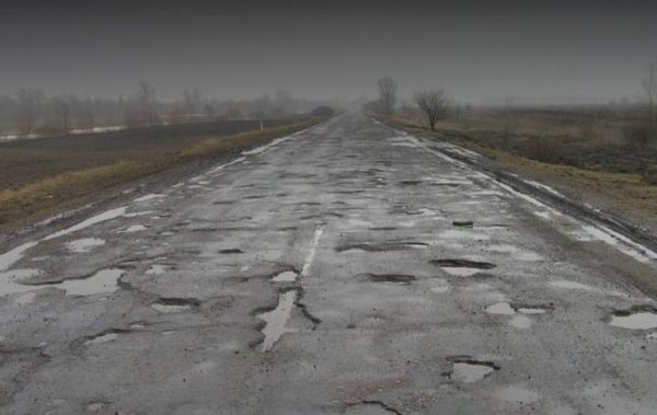 За плохие дороги оштрафовали более тысячи чиновников в Казахстане