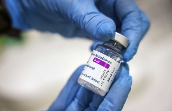 Дания отказалась от AstraZeneca и приостановила использование вакцины J&J