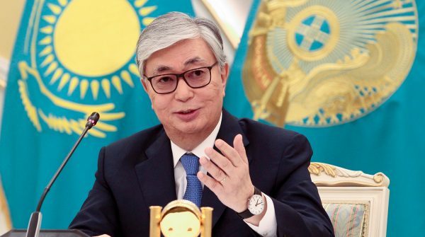 Токаев поздравил жителей Казахстана с Днем защитника Отечества