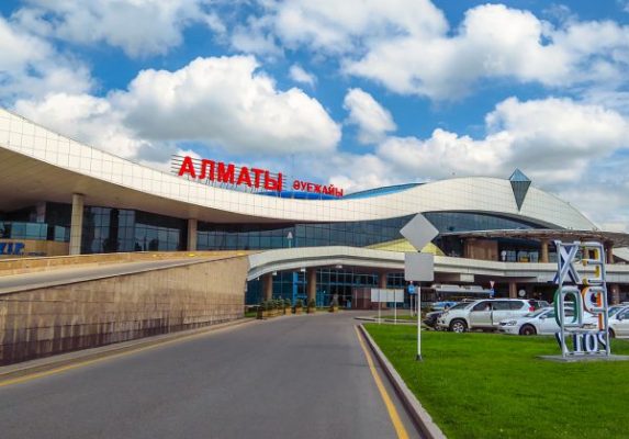 Работники аэропорта Алма-Аты продавали фальшивые результаты ПЦР-тестов