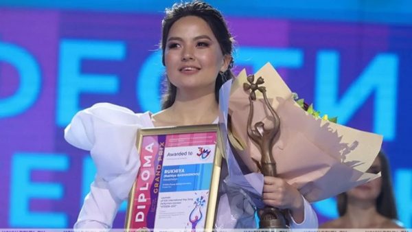 Токаев поздравил Рухию Байдукенову с победой в конкурсе «Славянский базар»