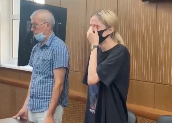Реакция на приговор суда сбившей троих детей Башкировой попала на видео