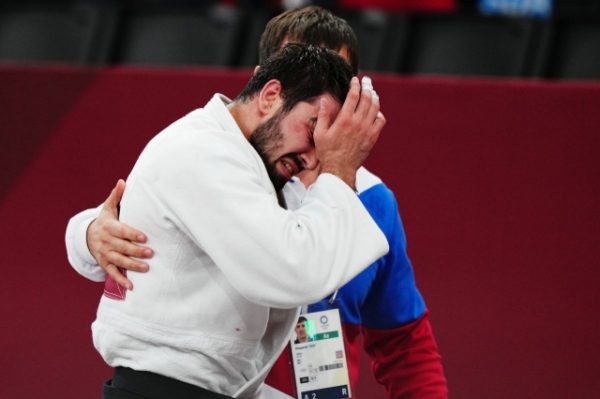 Мужские слезы: Нияз Ильясов плакал с бронзой, а Аарон Вольф с золотом Олимпиады