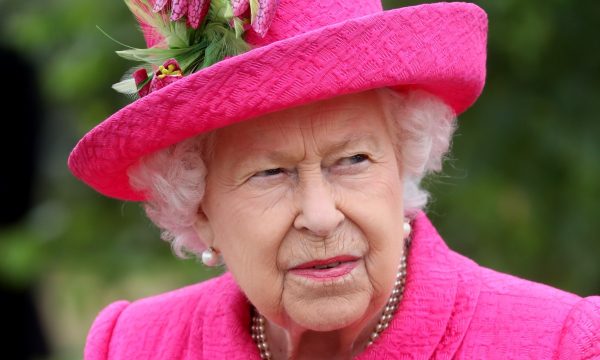 Скандал: Королева «ударила» по семье принца Гарри и Меган Маркл