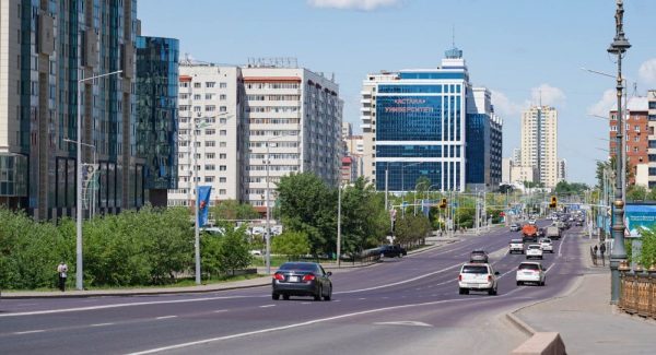 В Нур-Султане девушка три часа танцевала на дороге