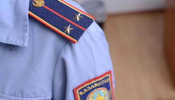 Полицейских наказали за грубое обращение с пожилой жительницей Шымкента