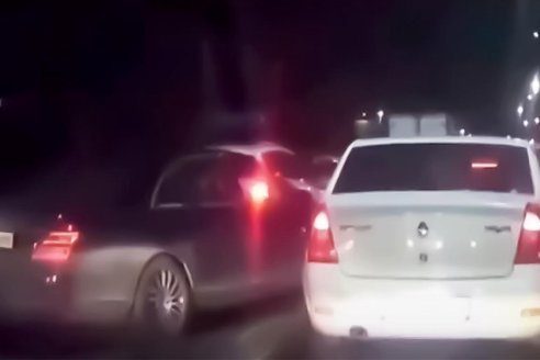 Хам на Мерседесе нарвался на великана из Логана
