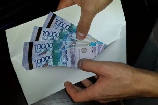 Среднюю сумму взятки по Казахстану рассчитали в Антикоре
