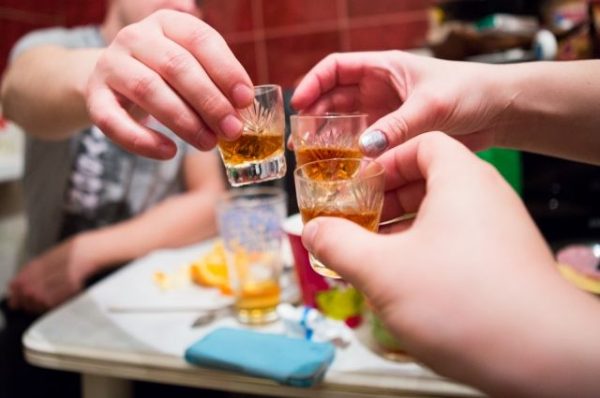 Нарколог развеял популярные мифы об употреблении алкоголя