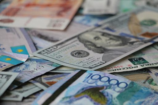 Оплата ипотеки и поход к стоматологу: на что казахстанцы тратят пенсионные накопления