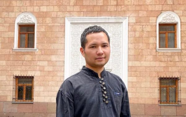 Задержанного во время протестов в Казахстане киргизского музыканта Рузахунова освободили из-под стражи