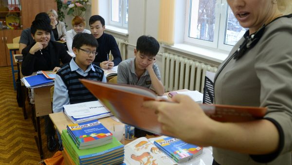 С 14 февраля учащиеся Казахстана перейдут на офлайн