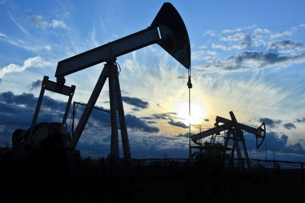Цены на нефть обвалились после заявления посла ОАЭ