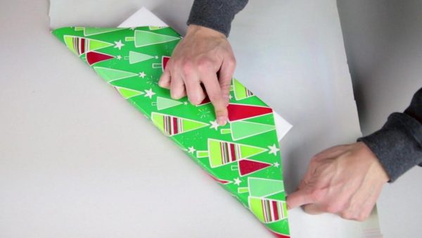 Все гениальное просто: Как упаковать подарок без использования скотча