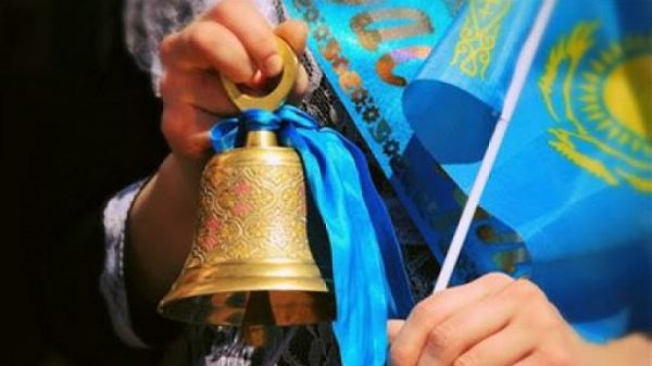 В МОН рассказали, как пройдут вручение аттестатов и последний звонок в школах Казахстана