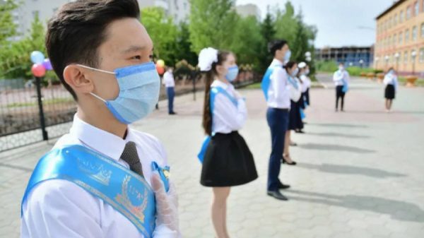 МОН разрешило проводить выпускные в Казахстане, но есть условия