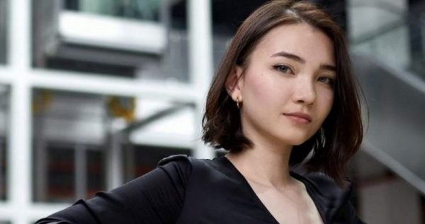 «Просто шик, малышка»: Айя Шалкар примерила сексуальный образ для премьеры «Морбиуса»