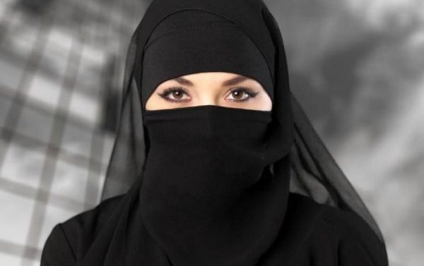 Что скрывают под своими хиджабами арабские женщины