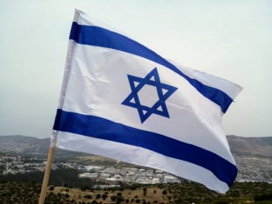 Что означает флаг Израиля? Почему на нем синие полосы?