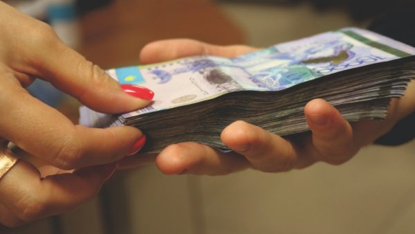 Кредиты, жилье, «отмаз» от полиции: органы задержали мошенницу-универсала