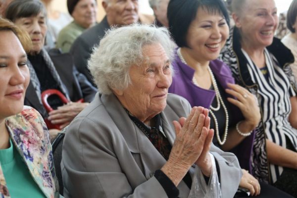 Снизить пенсионный возраст до 58 лет для казахстанок предложили в сенате