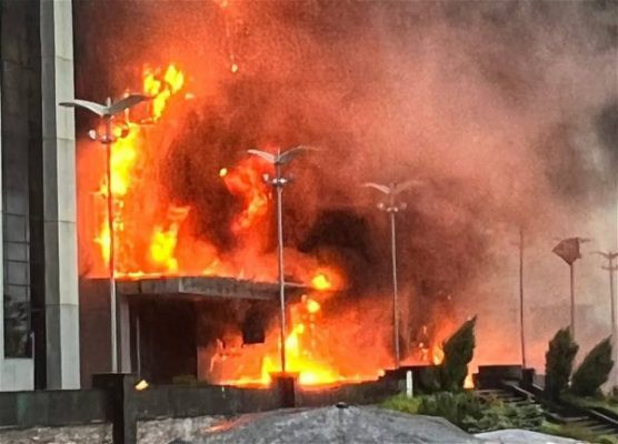 В Москве сгорел офисный центр «Гранд Сетунь Плаза»: видео
