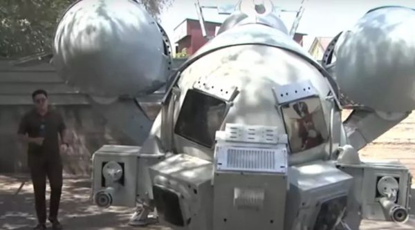 Стоматолог из Талгара построил звездолет из стиральных машин (видео)