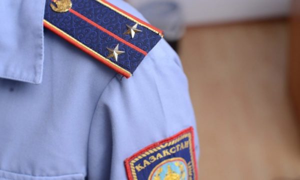 Полицейскому пришлось стрелять во время драки в аэропорту Алматы (видео)