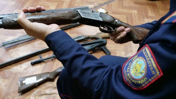 Казахстанцам выплатили 85 млн тенге за добровольно сданное оружие