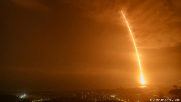 Китай ночью обстрелял Тайваньский пролив, выпустив 50 ракет: видео