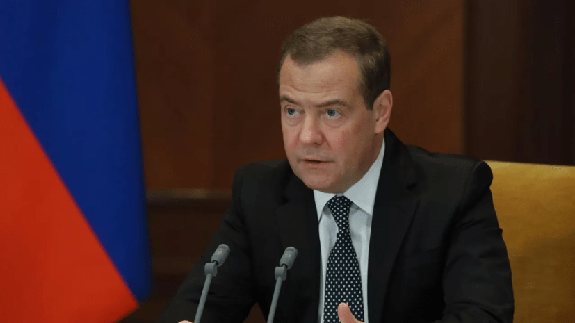Взломом объяснил помощник Медведева его провокационный пост «ВКонтакте»