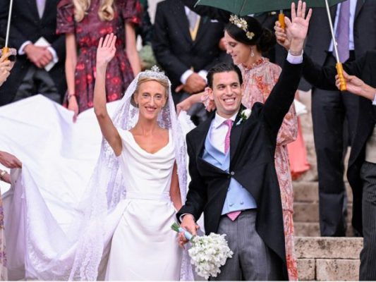 Невеста в дерзком мини и жених-банкир: самая красивая принцесса Бельгии вышла замуж — показываем фото роскошной свадьбы