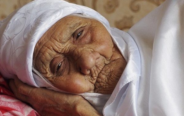 105-летняя женщина назвала поспособствовавший ее долголетию алкогольный напиток