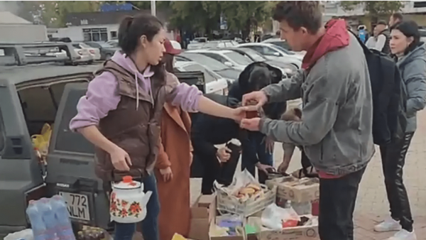 Бесплатное жилье, еда и вода: как казахстанцы встречают россиян