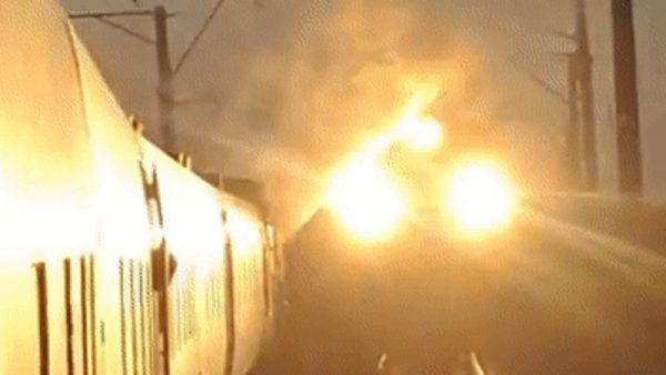 Экстренная остановка поезда недалеко от Астаны: известна причина (видео)