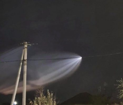 Неопознанный светящийся объект засняли в небе над городами Казахстана