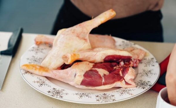 Не размораживайте мясо в микроволновке: 2 быстрых способа сделать это безопасно и за 10 минут