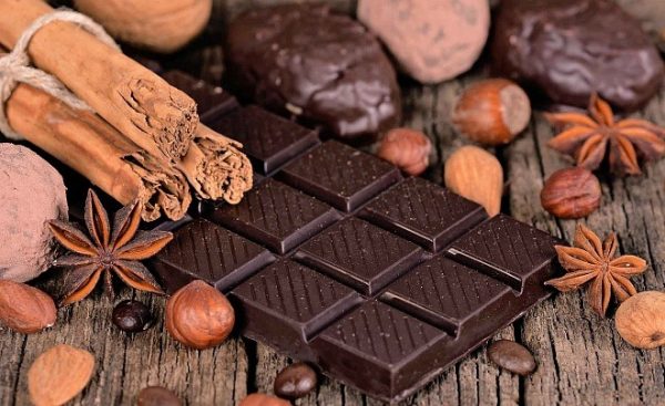 Ученые сделали открытие: что можно вылечить горьким шоколадом
