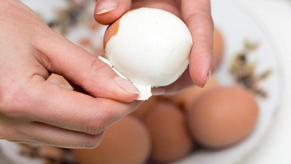 Скорлупа сама отлетит: как правильно варить яйца, чтобы белок не приставал к скорлупе