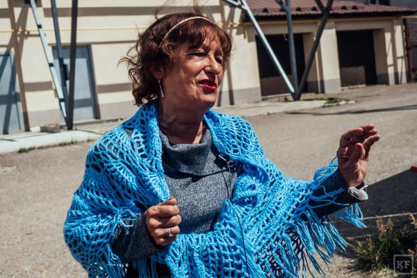 «Великолепно»: бабушка-немка спела казахскую песню и взорвала Казнет