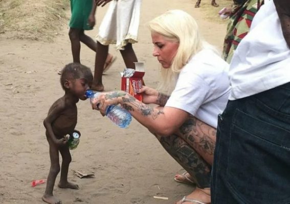 Как добрая женщина спасла голодного мальчика из Нигерии, и что с ним стало спустя 6 лет