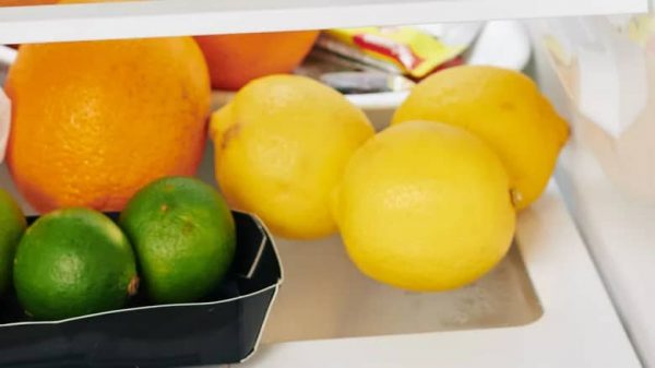 Почему лимоны быстро гниют и высыхают даже в холодильнике: на эти ошибки никто не обращает внимания