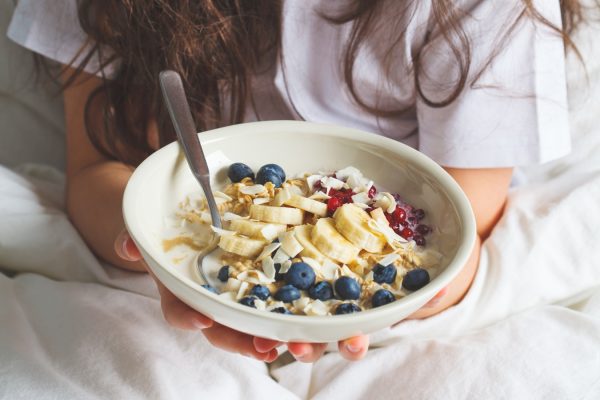 С каких завтраков нельзя начинать день: главные враги здоровья скрываются под видом полезной еды