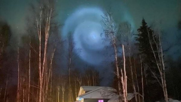 Необычное явление увидели в небе над Аляской