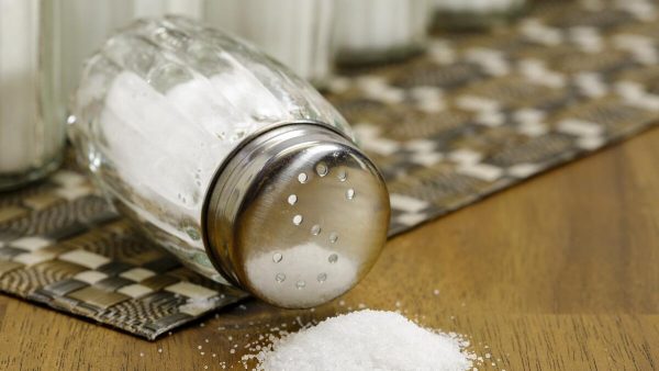 Положите на ночь под подушку мешочек с солью: эффект поразит