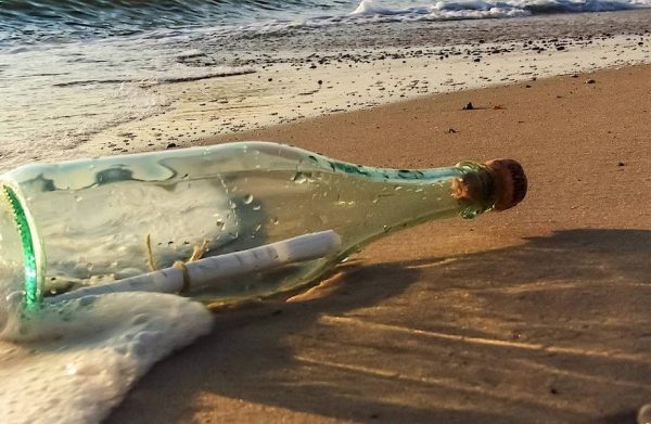 В море обнаружили бутылку: её содержимое шокировало весь мир